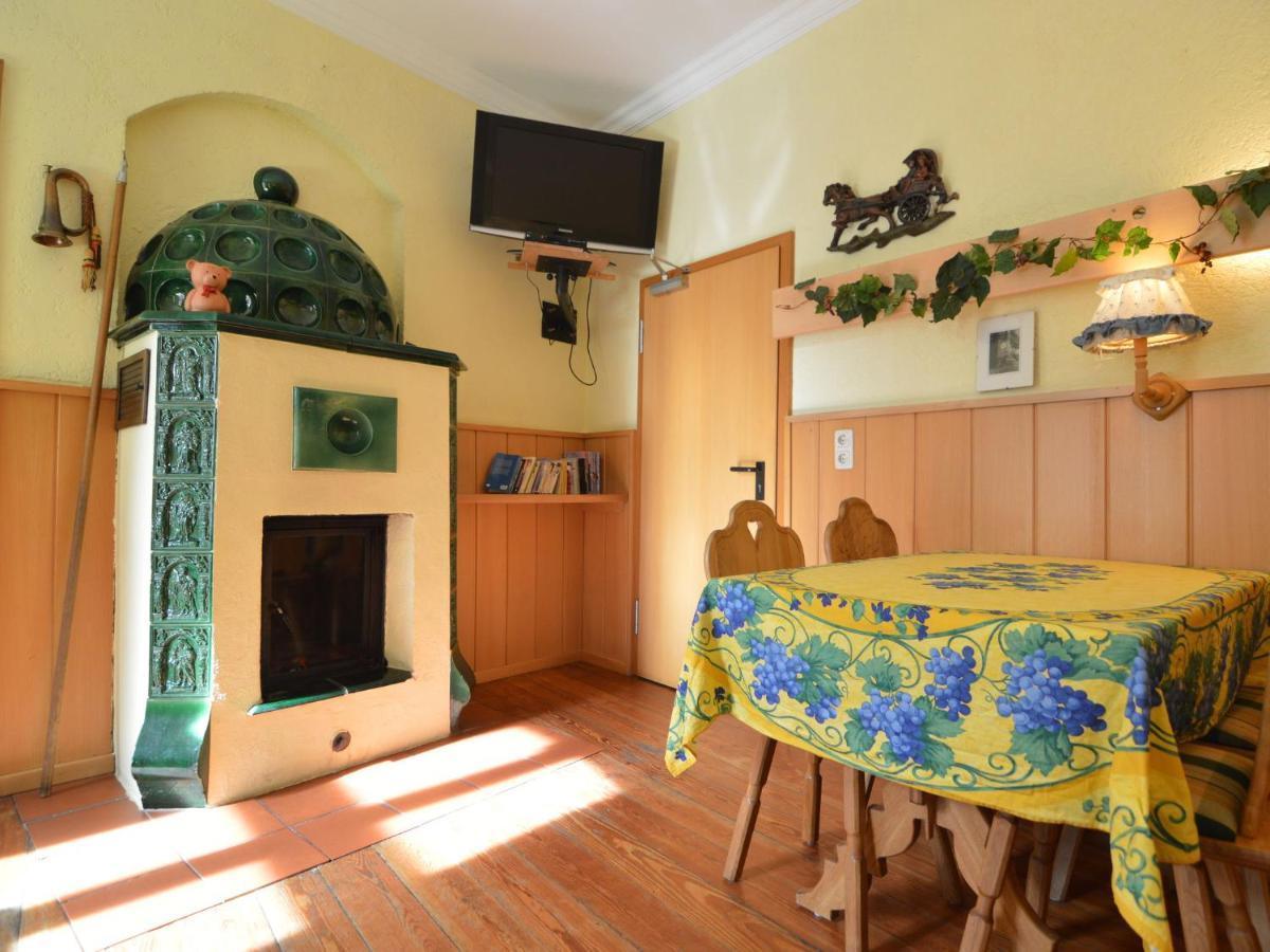 Classy Holiday Home In Uerzig Near Forest Room photo