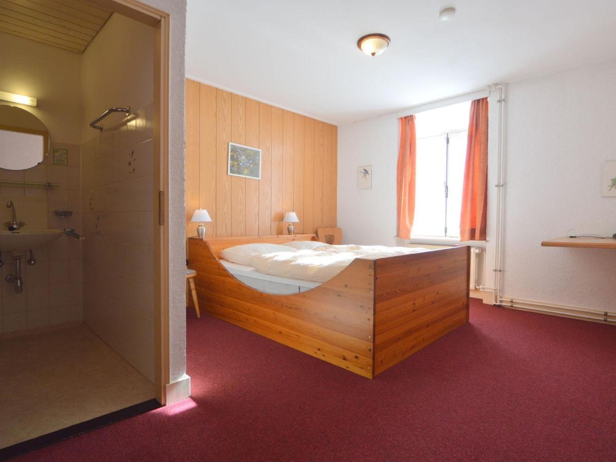 Classy Holiday Home In Uerzig Near Forest Room photo